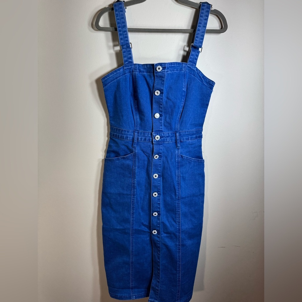 Jean dress with multi pockets and adjustable straps very feminine‎ look sz small
